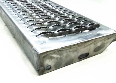 puntone perforato della presa del metallo di larghezza di 180MM che gratta per le anti scale del passaggio pedonale di scivolo