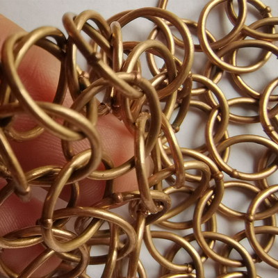 Tappeti in maglia in metallo per interni funzionali