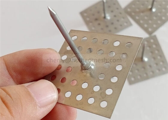 Fabbricazione di dispositivi di fissaggio per pin di isolamento a 12 calibri con base perforata