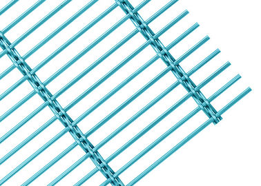 Rete metallica di riempimento per ringhiere di scale con sistema a filo