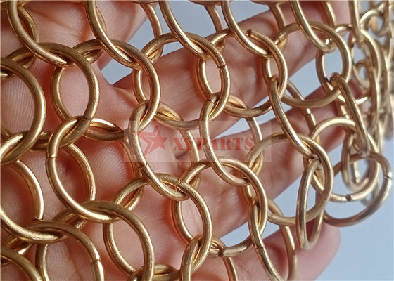 Progettazione e produzione di tende in rete metallica con anelli in acciaio inossidabile